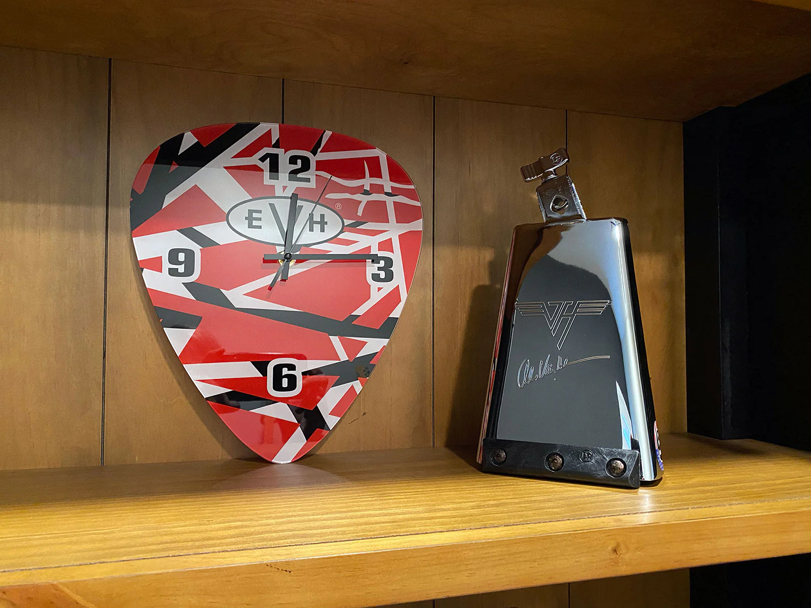 EVH Striped Guitar Pick Wall Clock - Image 5