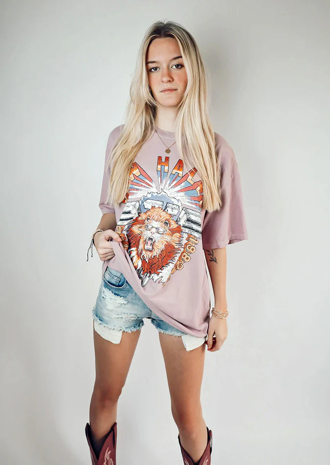 Women's 'Live 1982' Lion Tee - Image 10